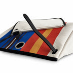 Hermers' popular herbag 31cm is designed to be inspired by saddle bags. The body of the bag is made of canvas, and the inseam, shoulder straps and handle are made of leather. The appearance is very si