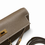Style: Kelly to go Color: ck18/etoupe Size: 19*11.5*1.5cm Leather: epsom From France Hardware: gold Kelly shoulder crossbody bag, elephant gray, cowhide, gold buckle, high-end handmade exclusive custo