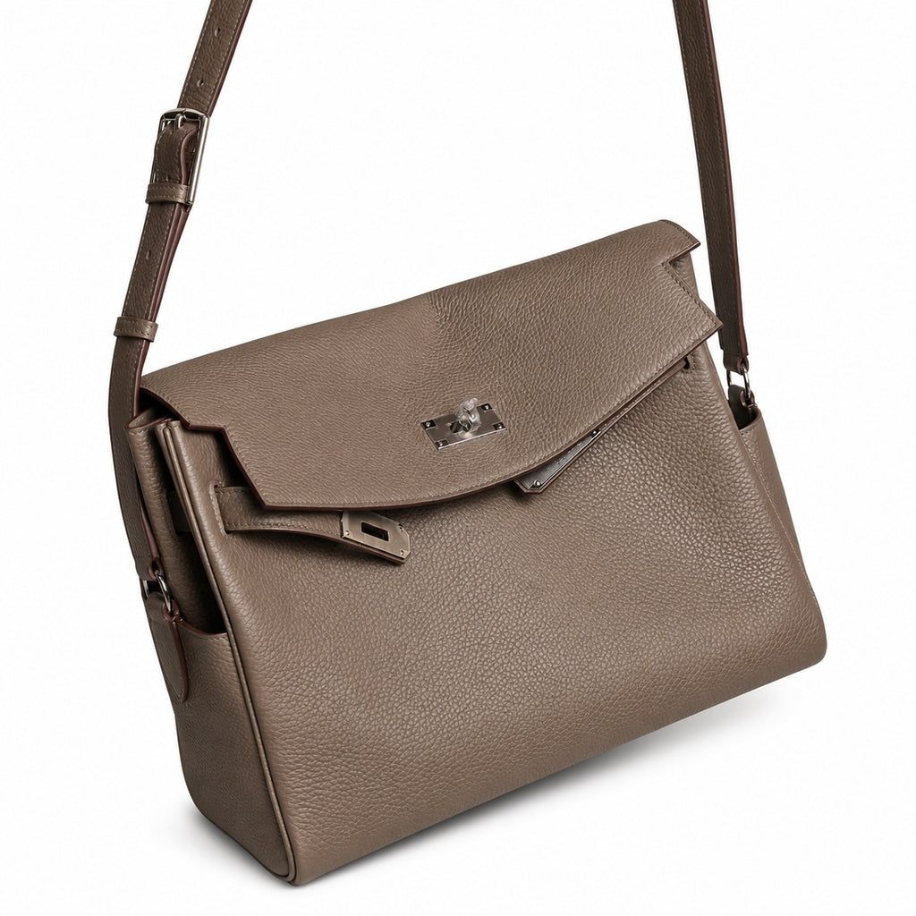 Kelly Messenger messenger bag, large size, pewter gray Togo leather, 🉑Pre-order Togo calfskin messenger bag. - Flap with swivel hardware - Large internal zip pocket - Internal front pocket - 2 externa