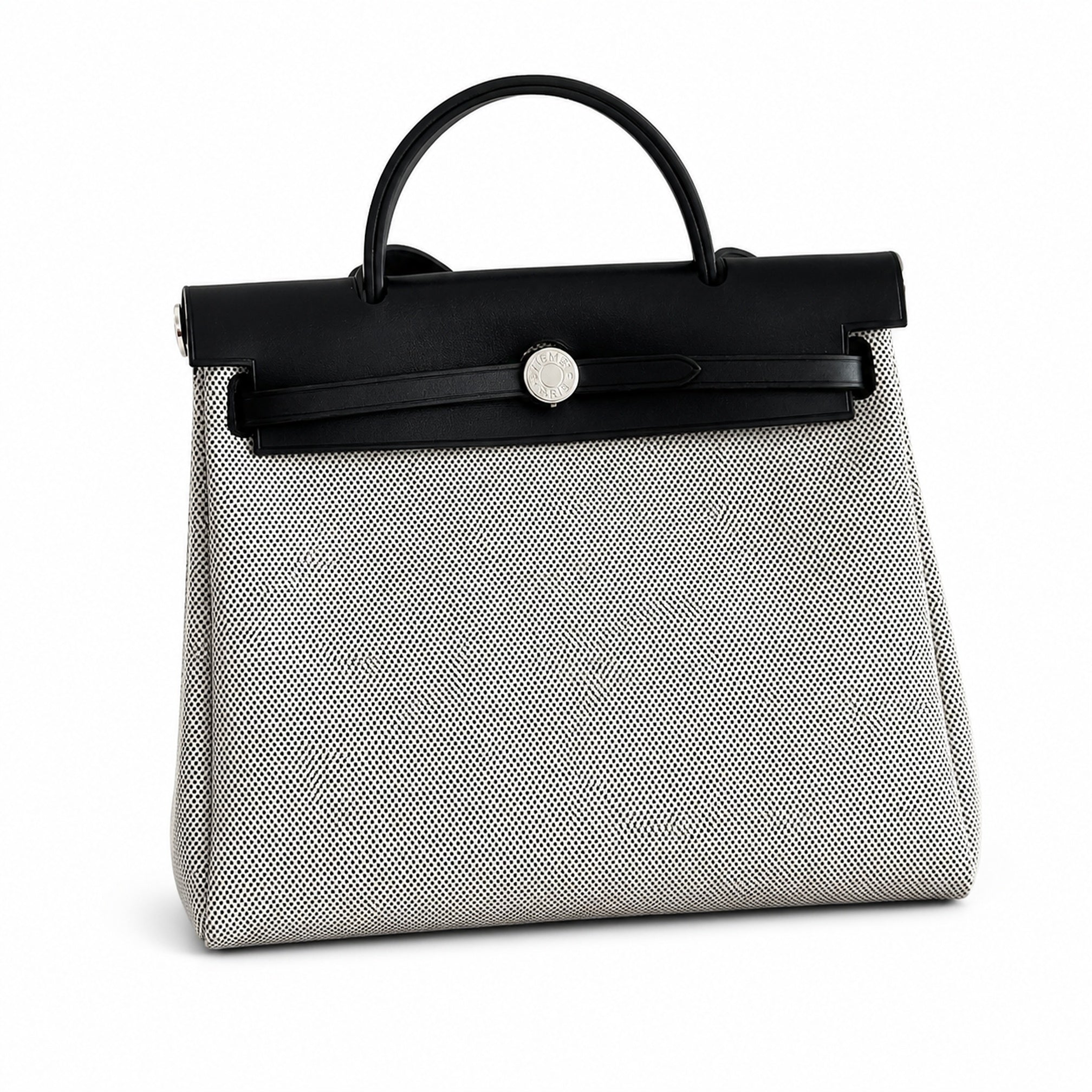 Hermers' popular herbag 31cm is designed to be inspired by saddle bags. The body of the bag is made of canvas, and the inseam, shoulder straps and handle are made of leather. The appearance is very si