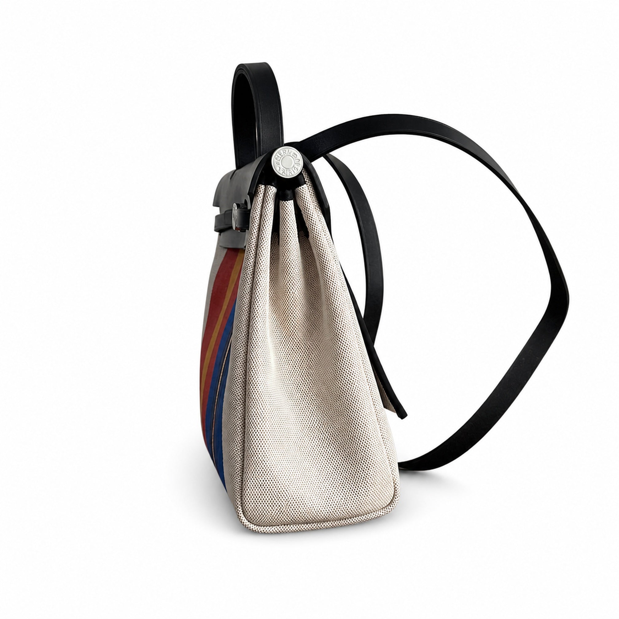 Hermers' popular herbag 31cm is designed to be inspired by saddle bags. The body of the bag is made of canvas, and the inseam, shoulder straps and handle are made of leather. The appearance is very si