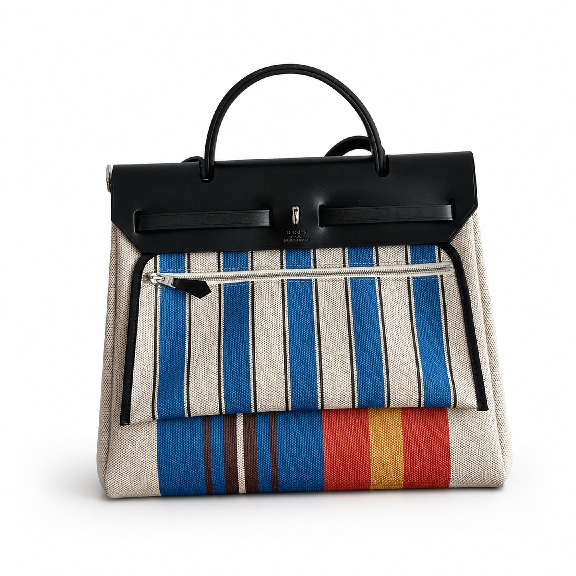 Hermers' popular herbag 31cm is designed to be inspired by saddle bags. The body of the bag is made of canvas, and the inseam, shoulder straps and handle are made of leather. The appearance is very si