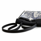 Hermers' popular herbag 31cm is designed to be inspired by saddle bags. The body of the bag is made of canvas, and the outer seams, shoulder straps and handbags are made of leather. The appearance is