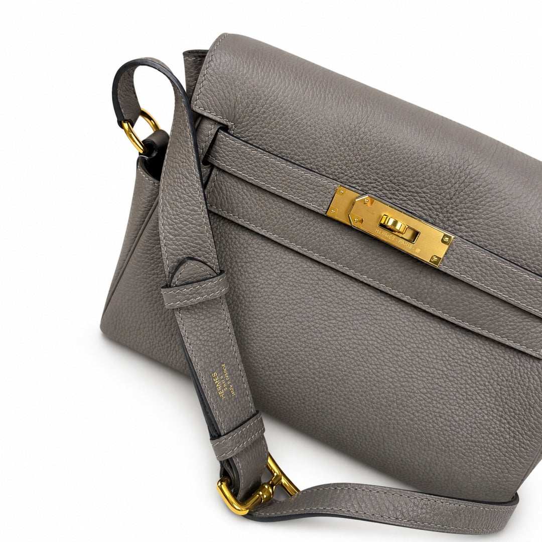 🆕 In stock Kelly Messenger messenger bag for men and women, pewter gray gold buckle, imported leather, all-steel hand-waxed thread, the highest cost performance on the Internet. The classic combinatio