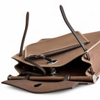 Hermers' popular herbag 31cm is designed to be inspired by saddle bags. The body of the bag is made of canvas, and the outer seams, shoulder straps and handbags are made of leather. The appearance is