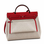 Hermers' popular herbag 31cm is designed to be inspired by saddle bags. The body of the bag is made of canvas, and the inseam, shoulder straps and handle are made of leather. The appearance is very si