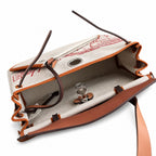 Hermers' popular herbag 31cm is designed to be inspired by saddle bags. The body of the bag is made of canvas, and the inseam, shoulder straps and handle are made of leather. The appearance is very si