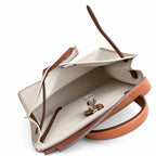 Hermers' popular herbag 31cm is designed to be inspired by saddle bags. The body of the bag is made of canvas, and the outer seams, shoulder straps and handbags are made of leather. The appearance is