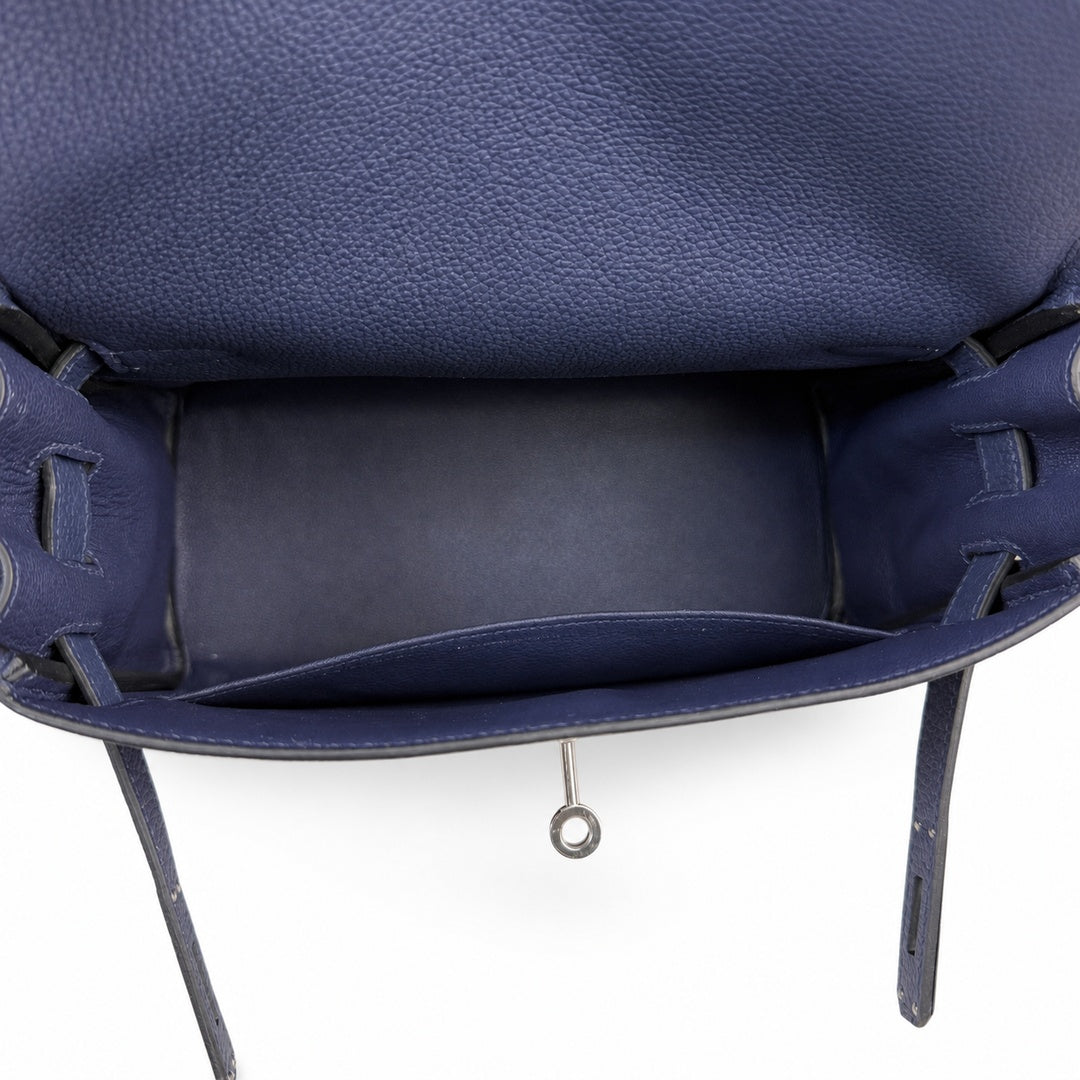 🆕 In stock Kelly Messenger messenger bag for men and women, sapphire blue silver buckle, imported leather, all-steel hand-waxed thread, the best value for money on the Internet. The classic combinatio