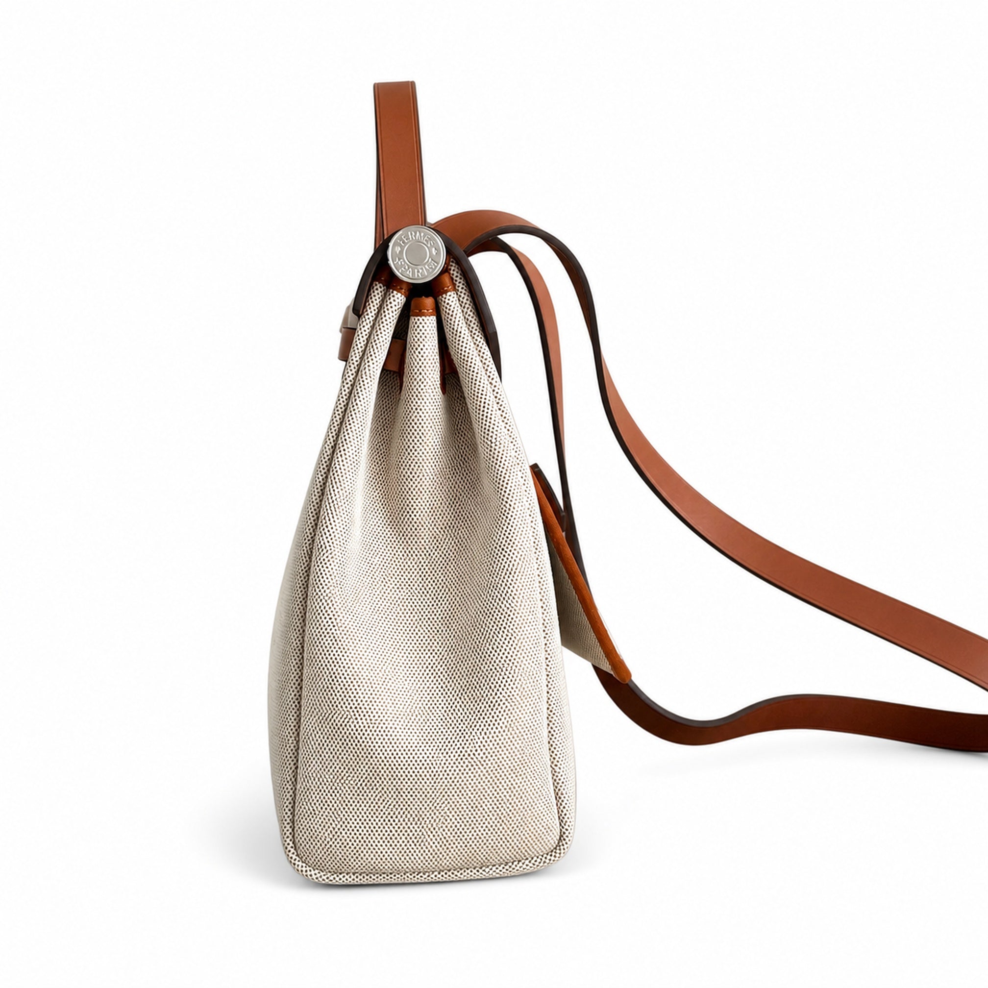 Hermers' popular herbag 31cm is designed to be inspired by saddle bags. The body of the bag is made of canvas, and the inseam, shoulder straps and handle are made of leather. The appearance is very si