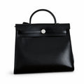 Hermers' popular herbag 31cm is designed to be inspired by saddle bags. The body of the bag is made of canvas and has outer seams. The shoulder straps and handbags are made of leather and look similar