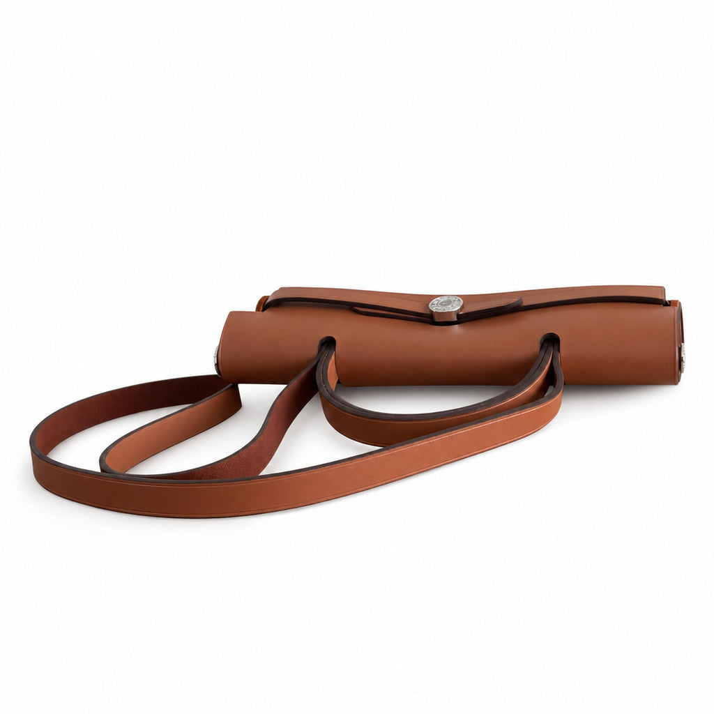 Hermers' popular herbag 31cm is designed to be inspired by saddle bags. The body of the bag is made of canvas, and the inseam, shoulder straps and handle are made of leather. The appearance is very si