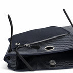 Hermers' popular herbag 31cm is designed to be inspired by saddle bags. The body of the bag is made of canvas, and the inseam, shoulder straps and handle are made of leather. The appearance is very si