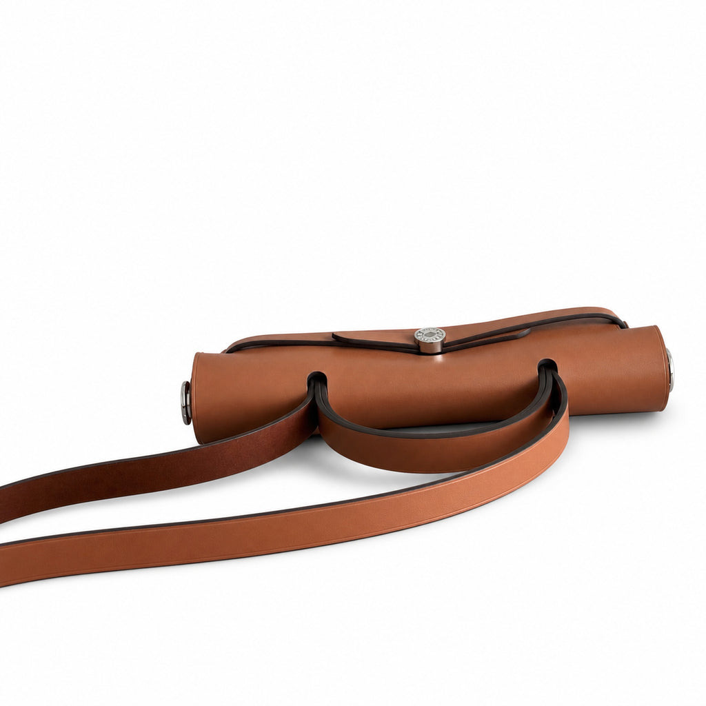 Hermers' popular herbag 31cm is designed to be inspired by saddle bags. The body of the bag is made of canvas, and the outer seams, shoulder straps and handbags are made of leather. The appearance is
