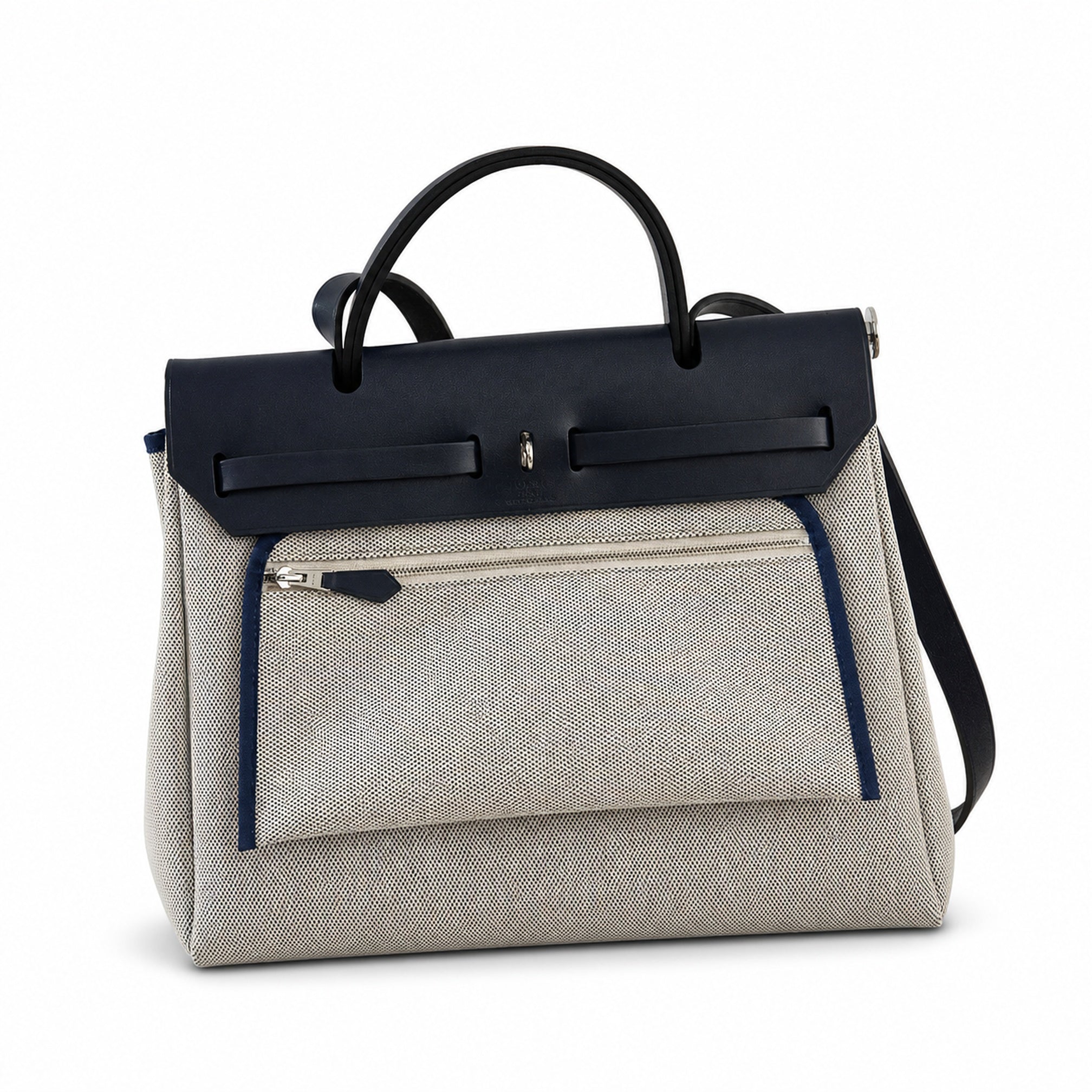Hermers' popular herbag 31cm is designed to be inspired by saddle bags. The body of the bag is made of canvas, and the inseam, shoulder straps and handle are made of leather. The appearance is very si