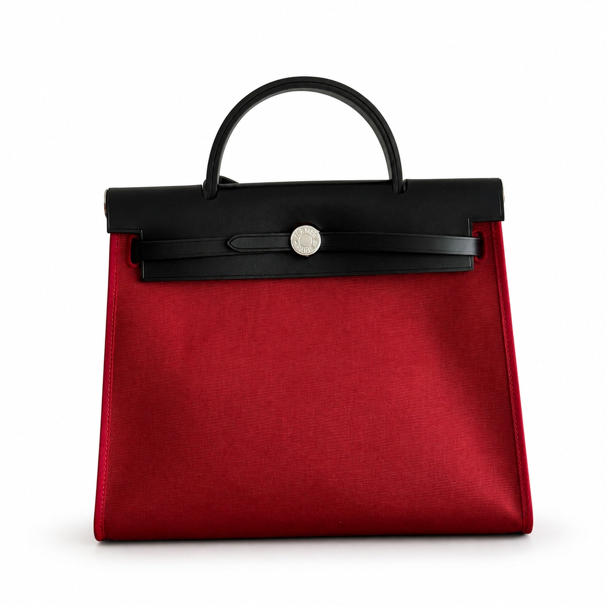 Hermers' popular herbag 31cm is designed to be inspired by saddle bags. The body of the bag is made of canvas, and the outer seams, shoulder straps and handbags are made of leather. The appearance is