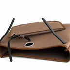 Hermers' popular herbag 31cm is designed to be inspired by saddle bags. The body of the bag is made of canvas, and the inseam, shoulder straps and handle are made of leather. The appearance is very si