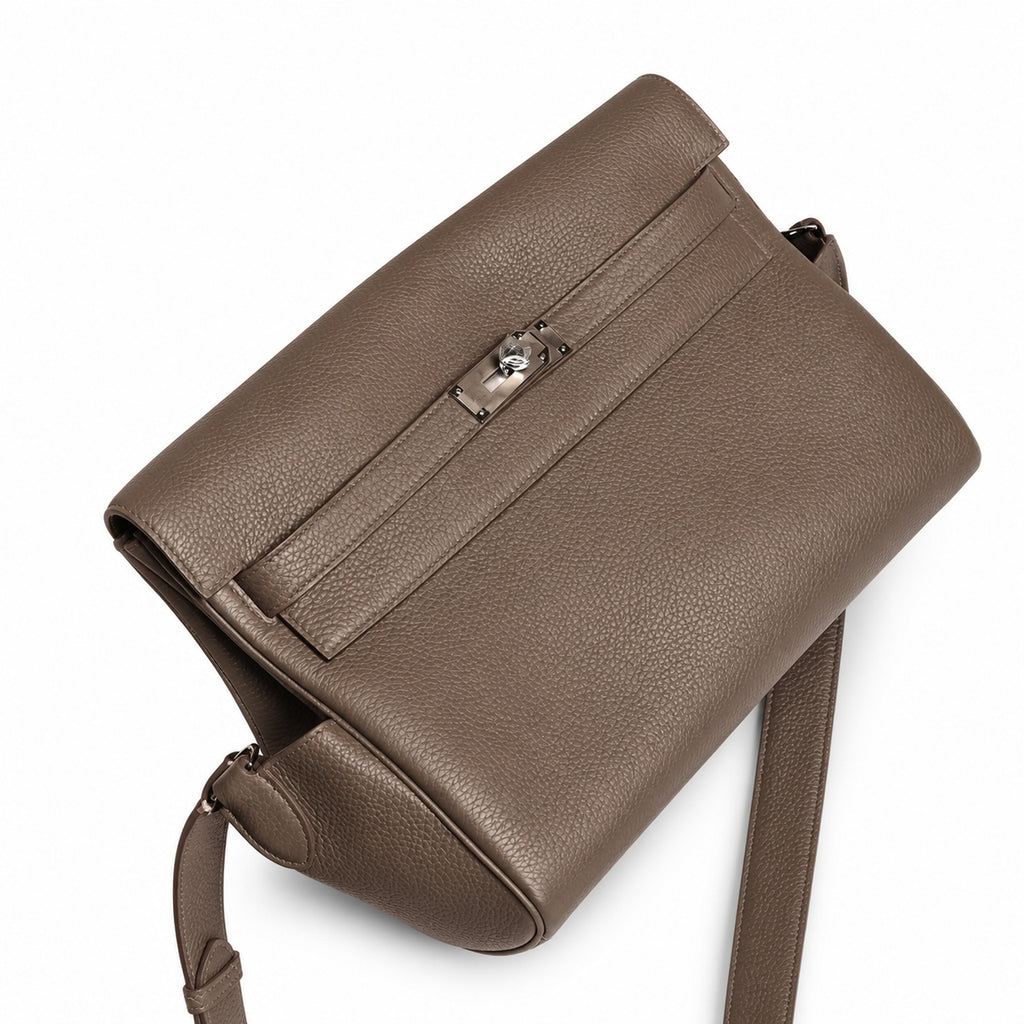 Kelly Messenger messenger bag, large size, pewter gray Togo leather, 🉑Pre-order Togo calfskin messenger bag. - Flap with swivel hardware - Large internal zip pocket - Internal front pocket - 2 externa