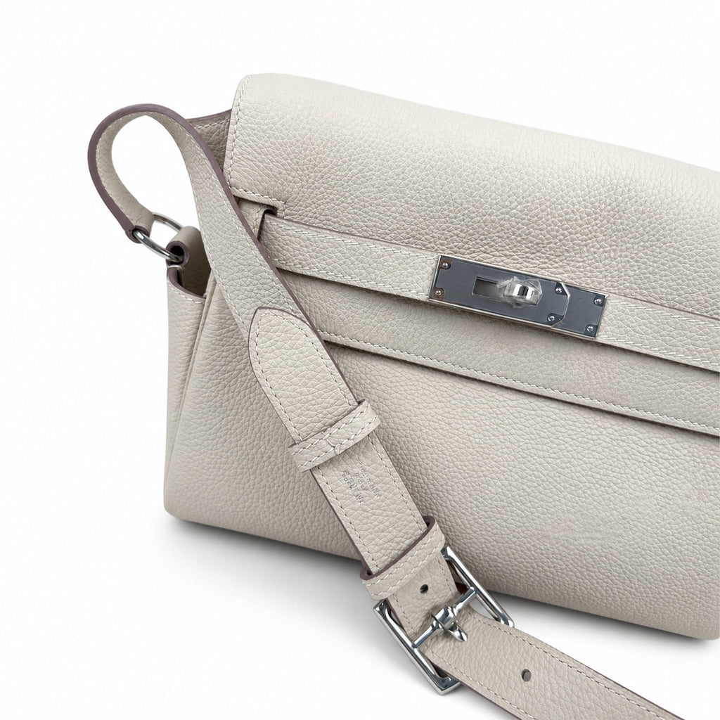 🆕 Available in stock: kelly messenger messenger bag for men and women, milkshake silver buckle, imported leather, all-steel hand-waxed thread, the highest cost-effectiveness on the Internet. The class