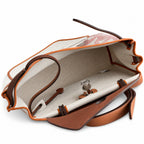 Hermers' popular herbag 31cm is designed to be inspired by saddle bags. The body of the bag is made of canvas, and the inseam, shoulder straps and handle are made of leather. The appearance is very si