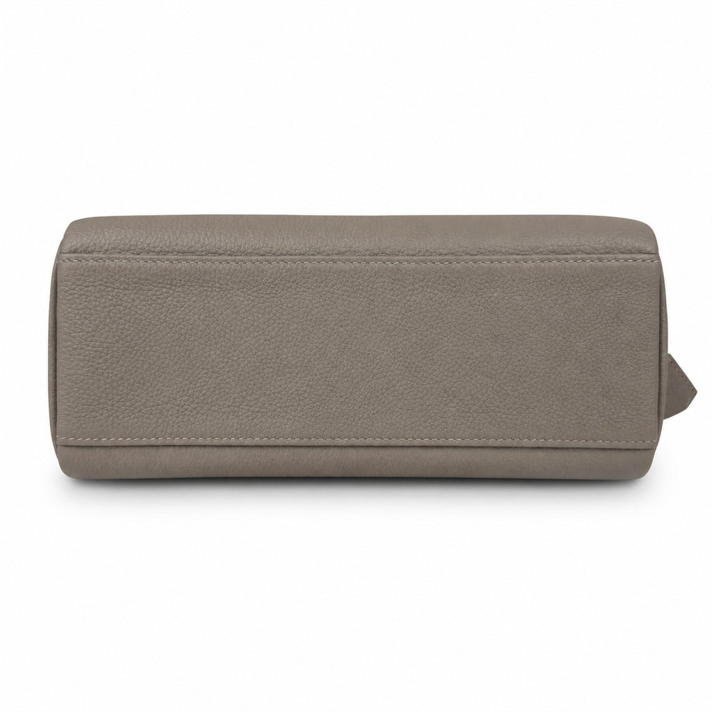 🆕 In stock Kelly Messenger messenger bag for men and women, light gray gold buckle, imported leather, all-steel hand-waxed thread, the highest cost-effectiveness on the Internet. The classic combinati