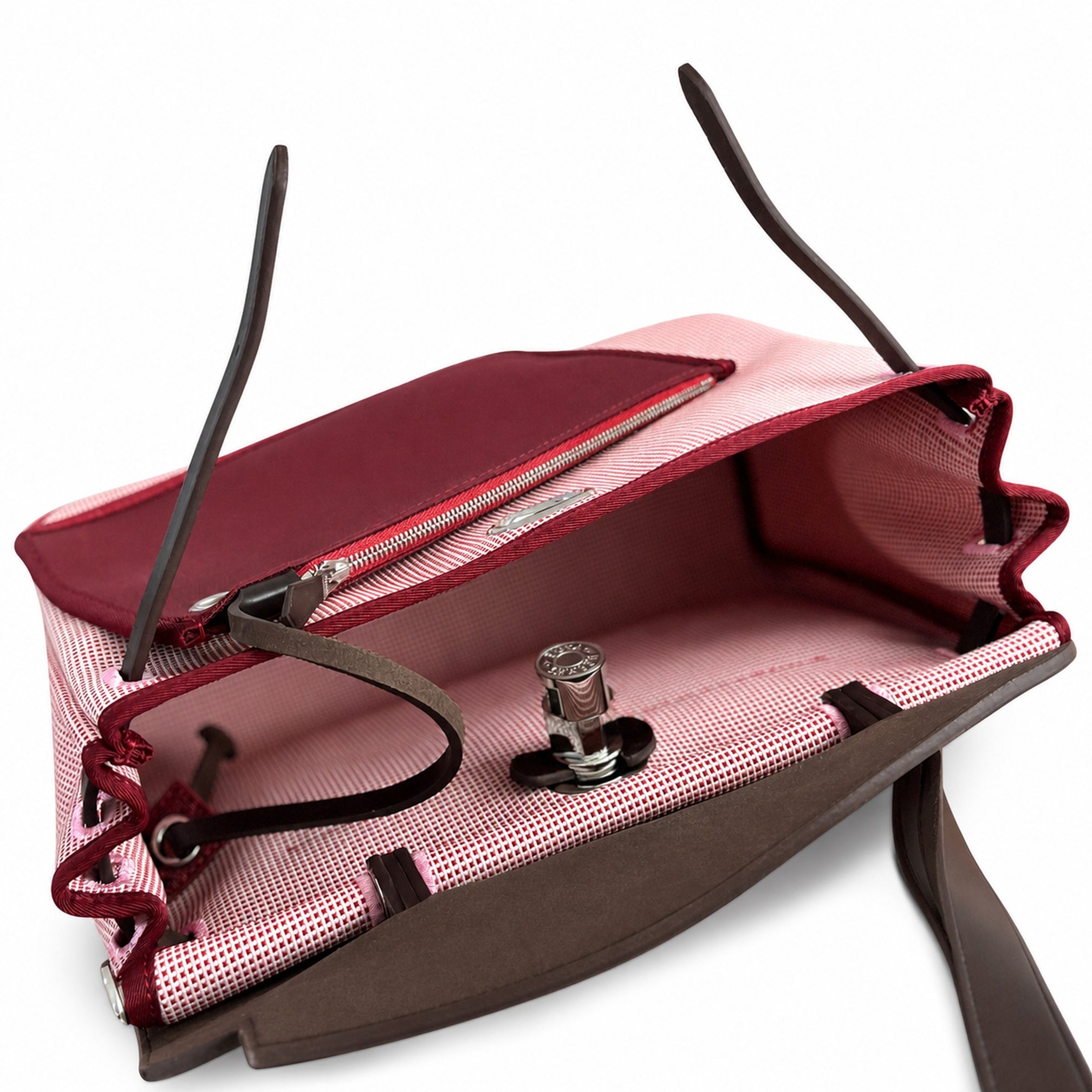 Hermers' popular herbag 31cm is designed to be inspired by saddle bags. The body of the bag is made of canvas, and the inseam, shoulder straps and handle are made of leather. The appearance is very si