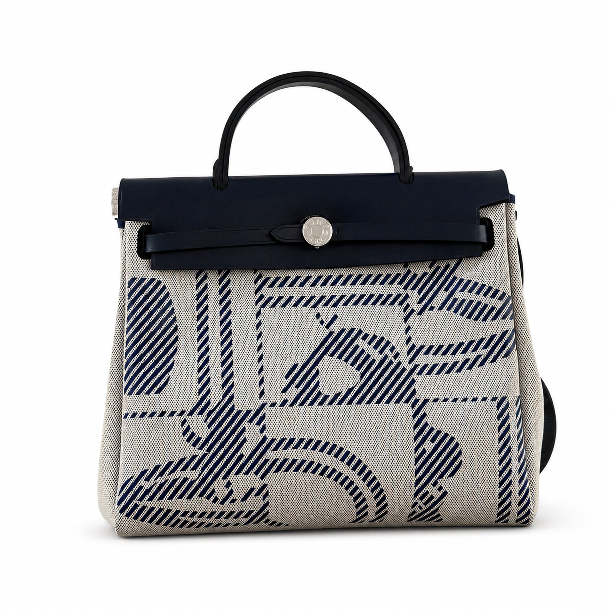 Hermers' popular herbag 31cm is designed to be inspired by saddle bags. The body of the bag is made of canvas, and the inseam, shoulder straps and handle are made of leather. The appearance is very si
