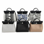 Hermers' popular herbag 31cm is designed to be inspired by saddle bags. The body of the bag is made of canvas, and the inseam, shoulder straps and handle are made of leather. The appearance is very si