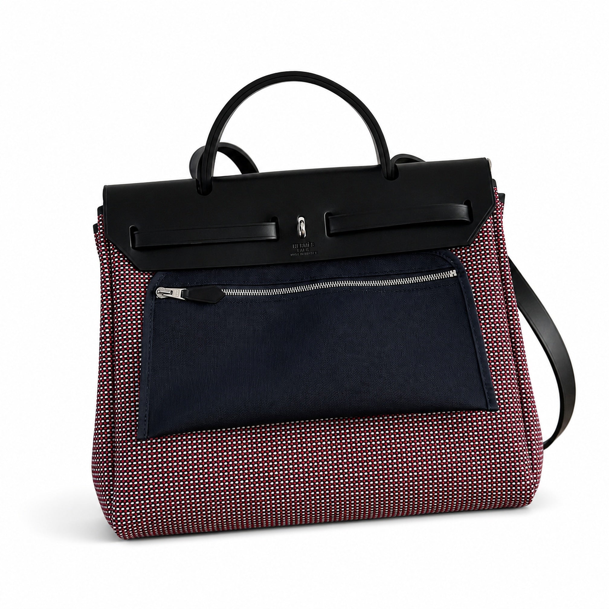 Hermers' popular herbag 31cm is designed to be inspired by saddle bags. The body of the bag is made of canvas, and the inseam, shoulder straps and handle are made of leather. The appearance is very si
