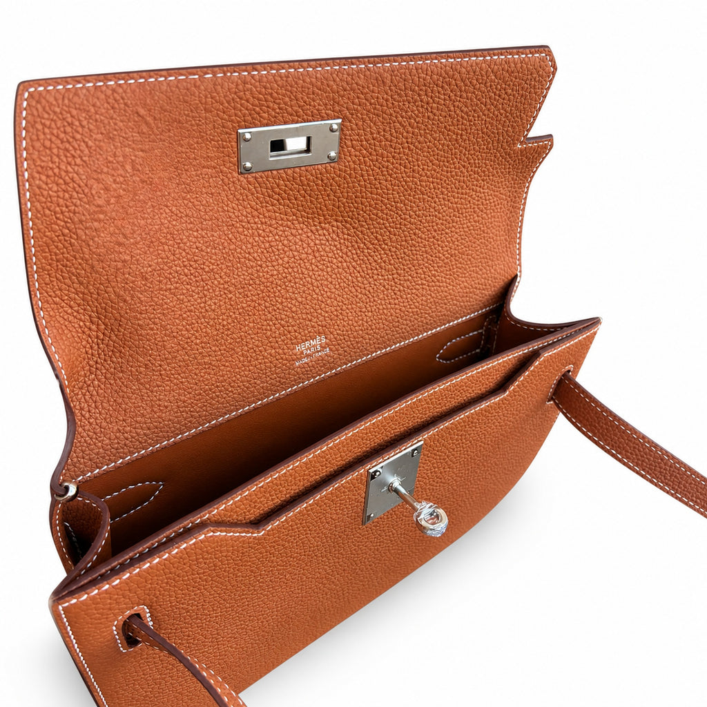 Kelly Depeches 25 clutch, Togo leather (with additional shoulder strap), can be worn cross-body, can be carried by hand or on the wrist, daily needs, seamless switch between business/leisure - central